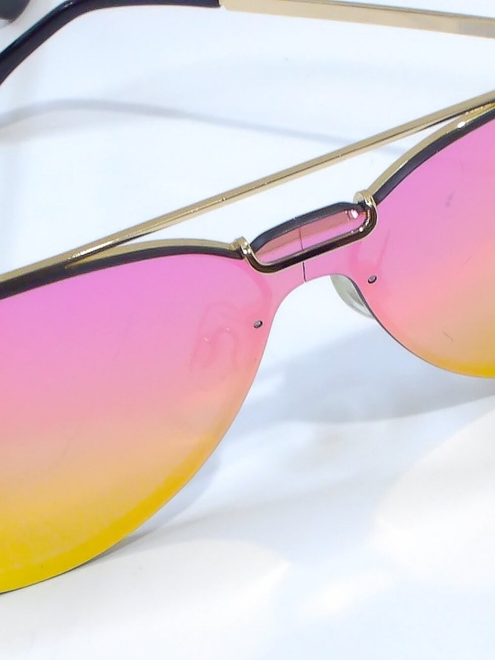 Rare Quay Australia Notorious Gold Frame Pink Lens Sunglasses
